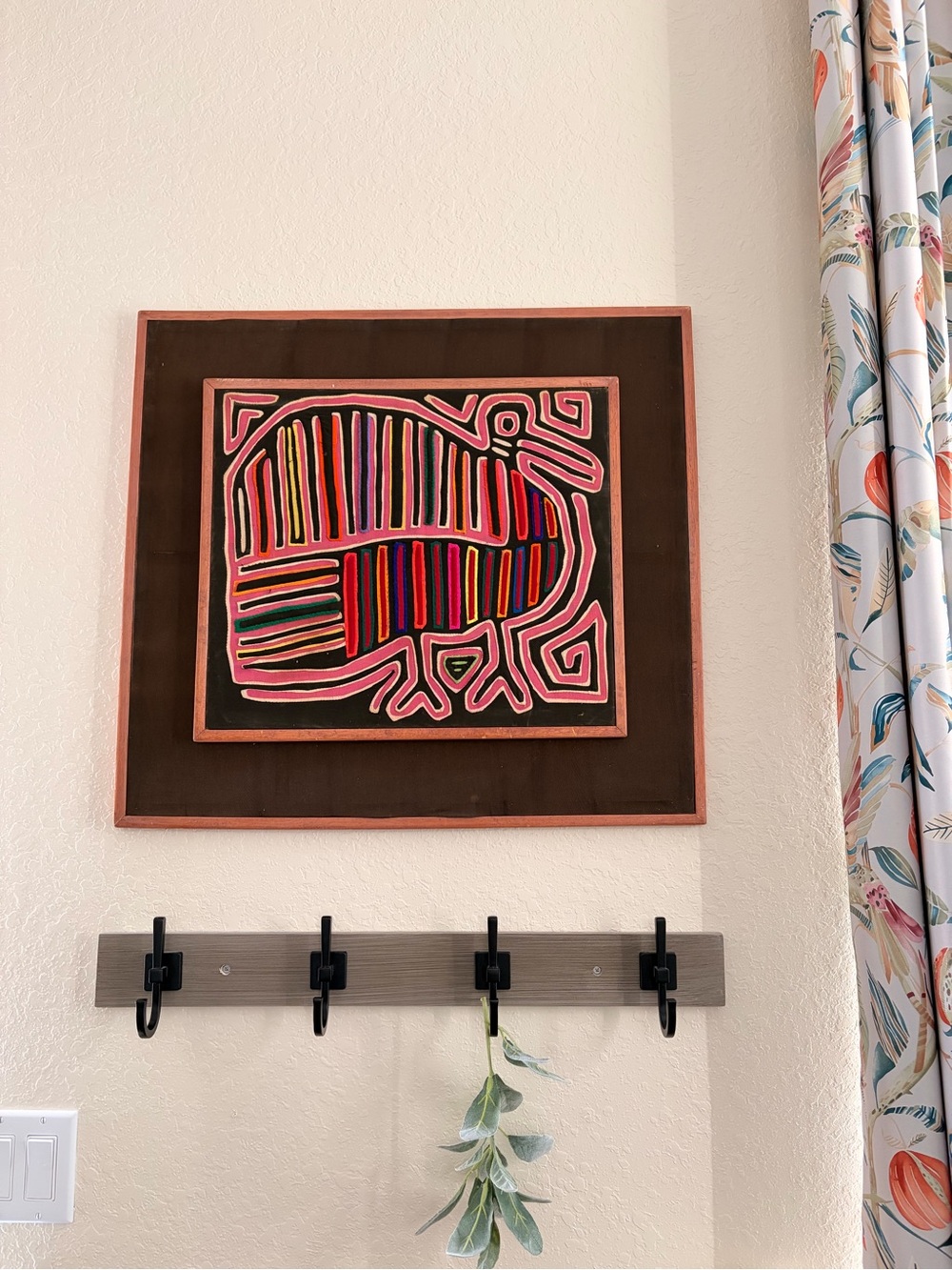 Vintage Guna Mola Textile Art Framed Panama Folk Art Hand Sewn, Wood Framed - Picture 2 of 8